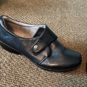 Naturalizer Black Leather Loafers